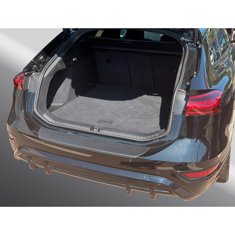 RGM, Bagkofangerbeskytter, ABS, passer til Audi A6 Avant e-tron (2024-) Sort