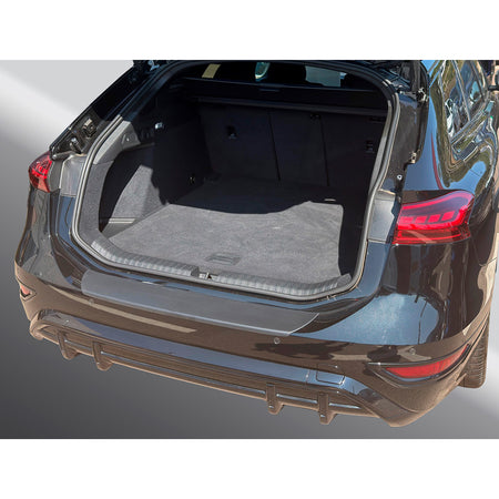RGM, Bagkofangerbeskytter, ABS, passer til Audi A6 Avant e-tron (2024-) Sort