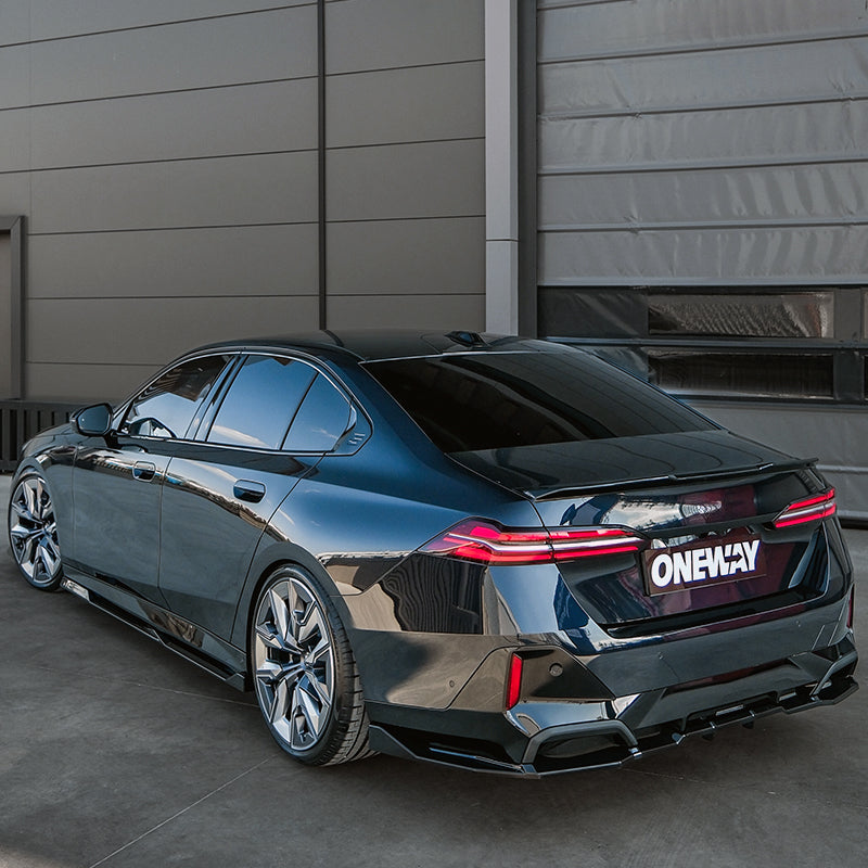 OneWay, Underlæbe, bag, Blank sort, passer til BMW 5-Serie G60/G61 Sedan/Touring M-Pack (2023-), inkl. i5